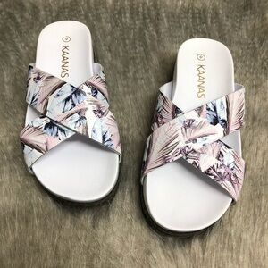 KAANAS made by hand in Columbia Leather weaved 9